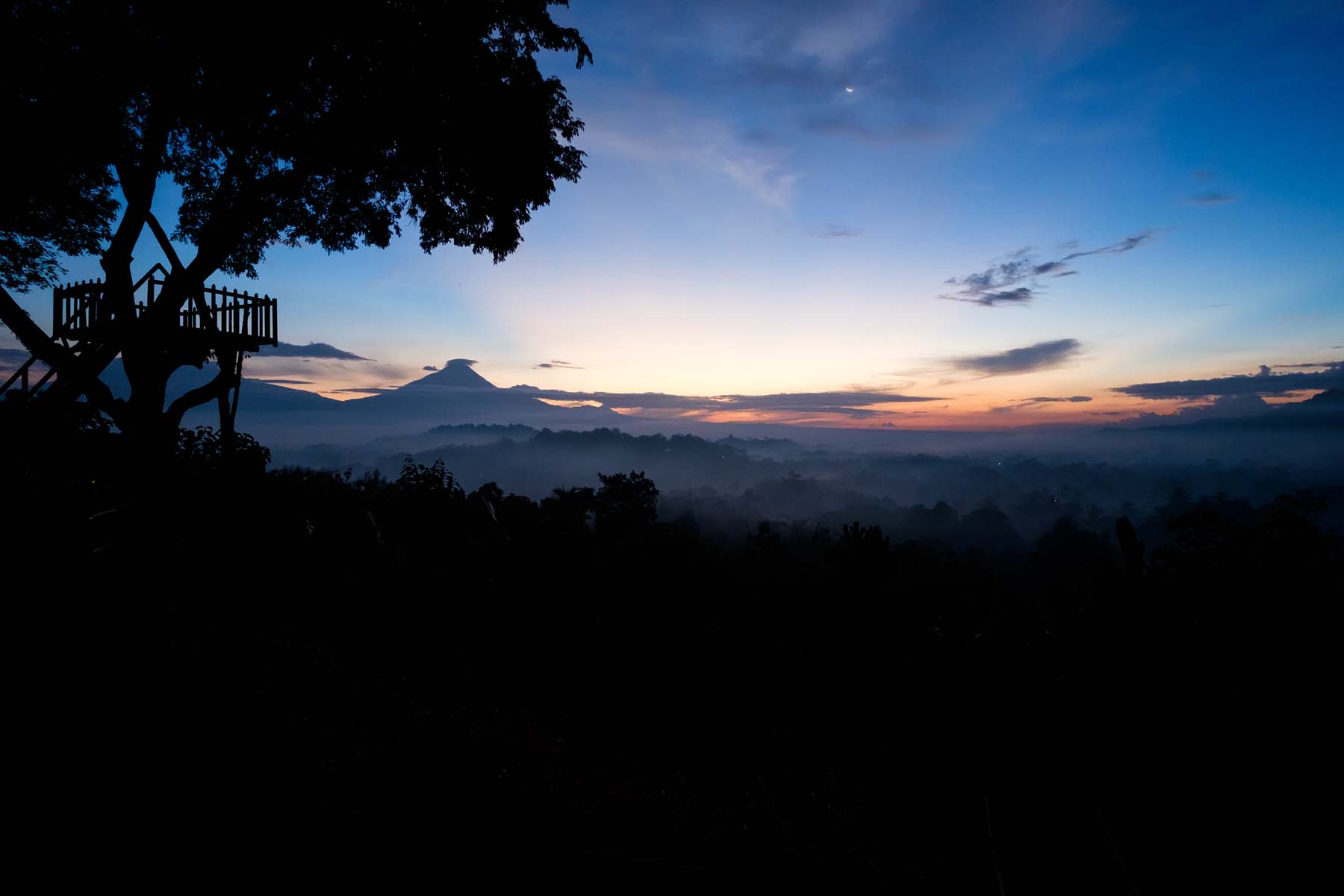 setumbu hill sunrise treehouse